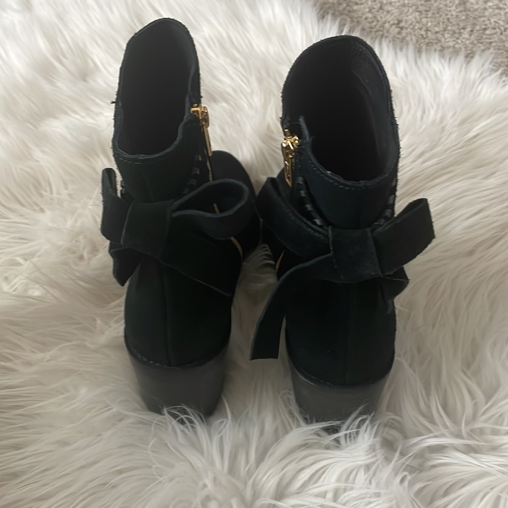 UGG Fraise Bootie - Picture 4 of 4